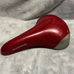 RED & SILVER SCHWINN 10.5” PADDED BICYCLE BIKE SEAT. PVC SEAT COVER PLASTIC BASE